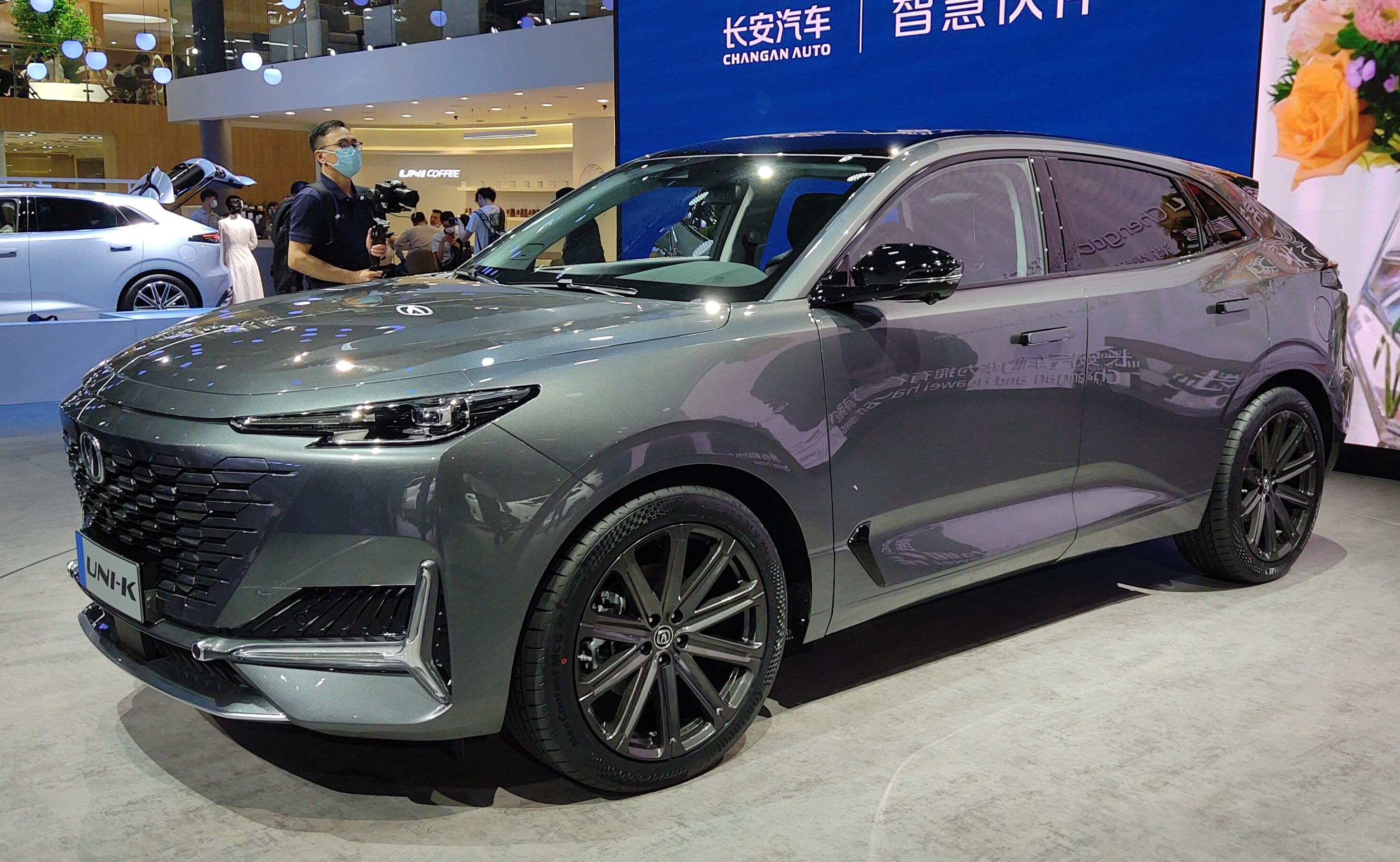 三年来首次!长安汽车终于靠卖车赚钱了,但净利润下滑三成