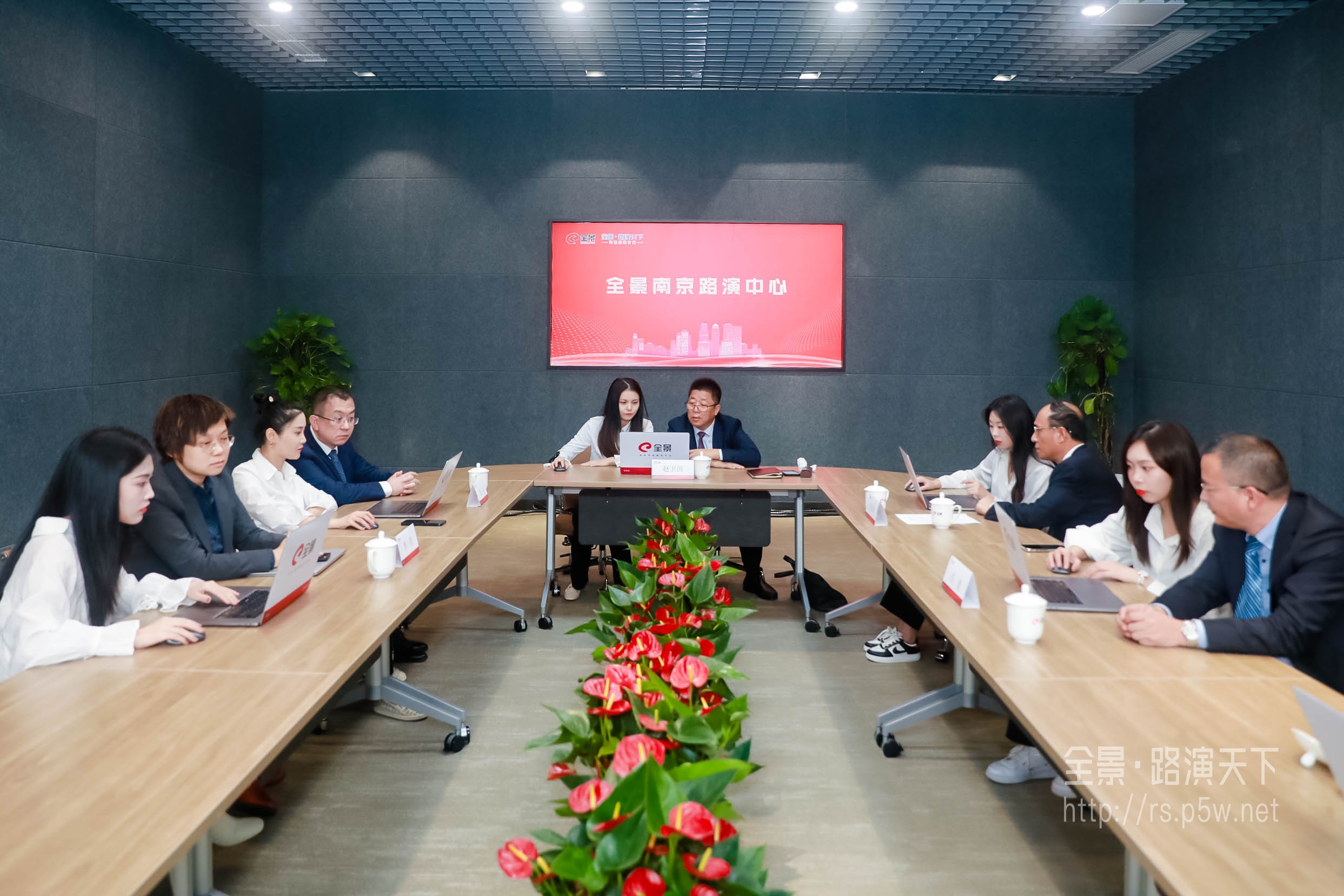 锦鸡股份路演现场2.jpg 锦鸡股份路演现场2.jpg