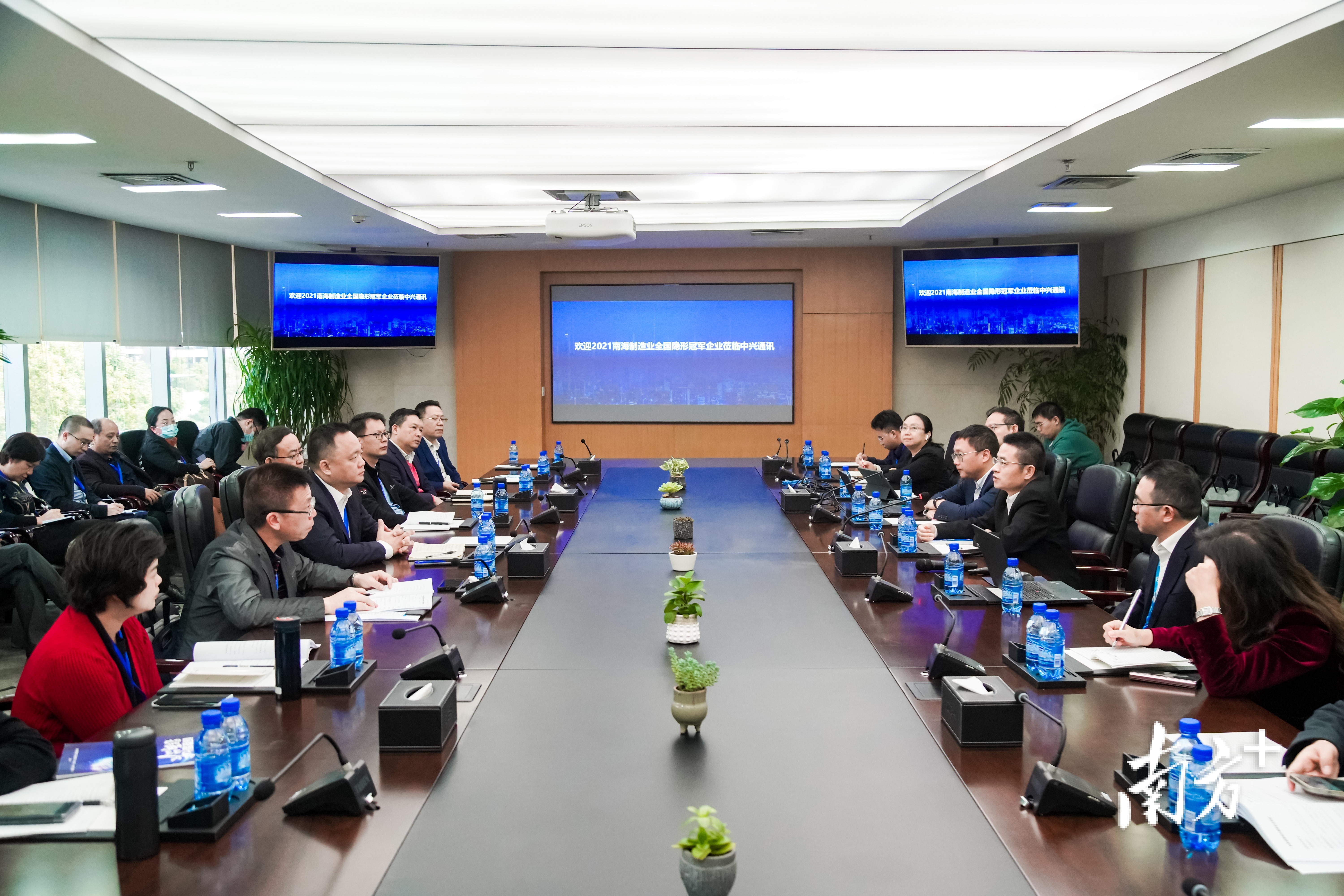 �Ϻ����ιھ��Ի�����ͨѶ��5G��θ�������ҵ���ֻ�ת�ͣ�|����ת�͹ھ�����