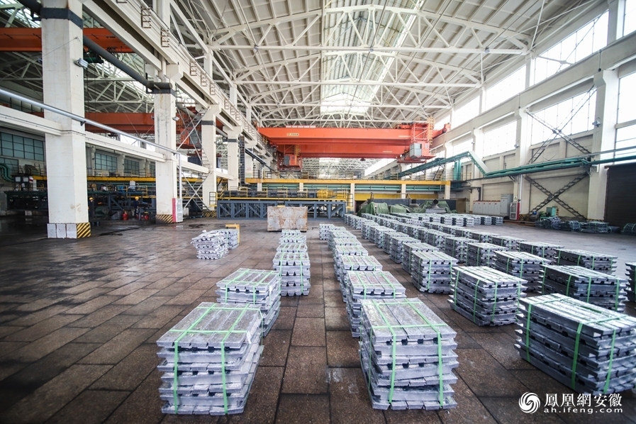 厂房内,产品整装待发,它们即将销往全国各地。