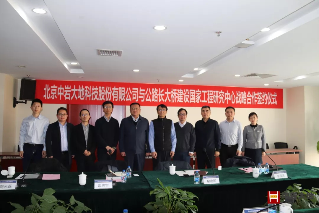 签约.jpg 签约.jpg