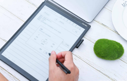 AI语音技术实力强大,科大讯飞智能办公本实现多种语言翻译转写