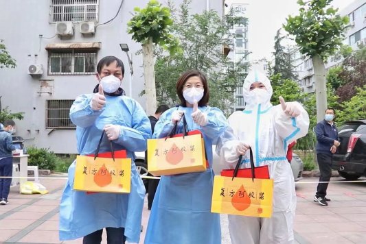 东阿阿胶携手漱玉平民大药房关爱一线核酸检测工作者