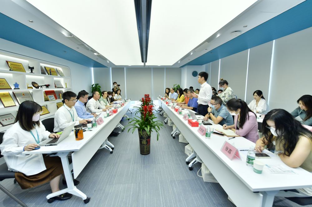 547712_s.jpg 547712_s.jpg