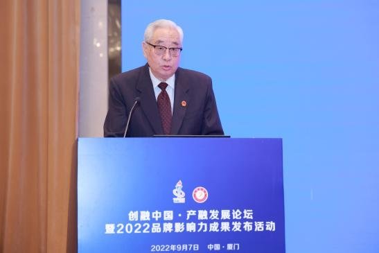 第一届国务院国有重点大型企业监事会主席谢钟毓