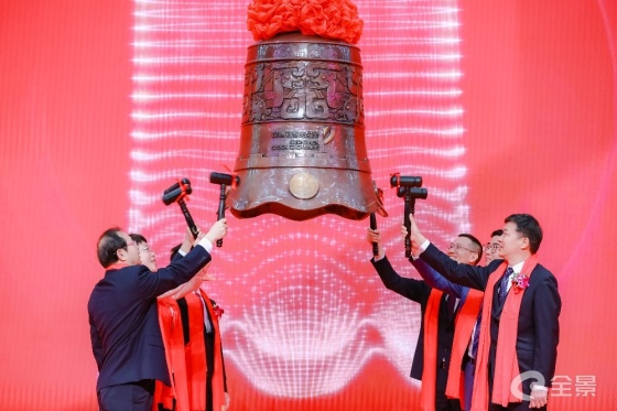 敲钟.jpg 敲钟.jpg