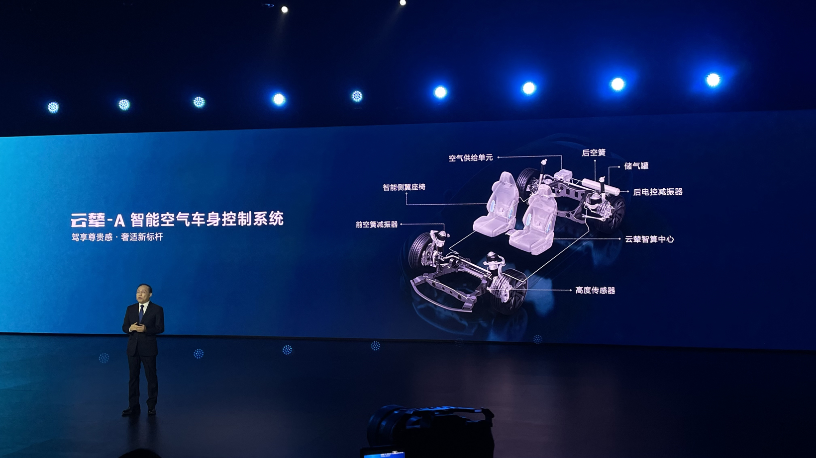 谁能拒绝一台会跳舞、原地起跳的比亚迪?