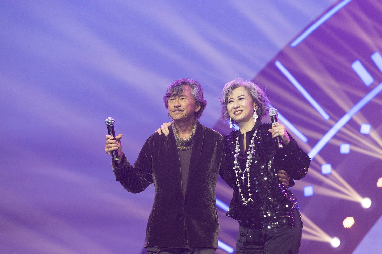 1682306842829226.jpg 双人合唱1.jpg