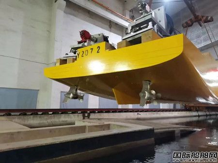 振华重工自建3万吨级甲板运输船项目完成船模水池试验