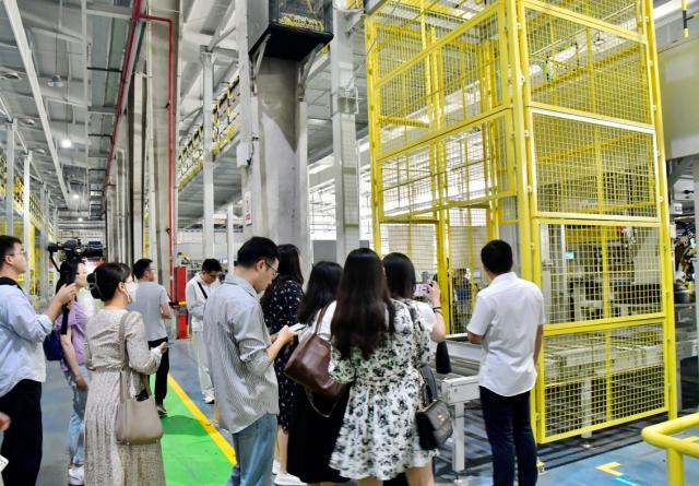 ý߽ͨùɷݣ̽عҵ4.0ܹ