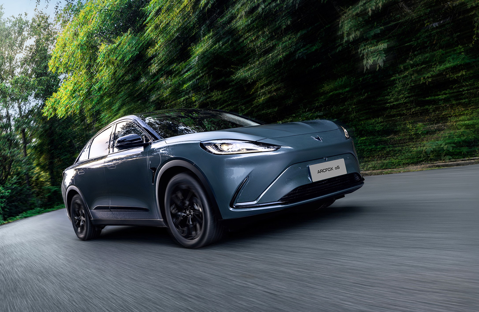 继续亏:北汽蓝谷预计上半年至多净亏21亿元