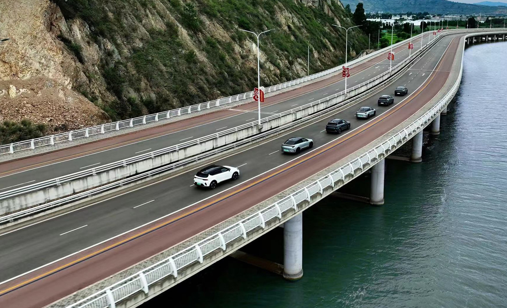 继续亏:北汽蓝谷预计上半年至多净亏21亿元