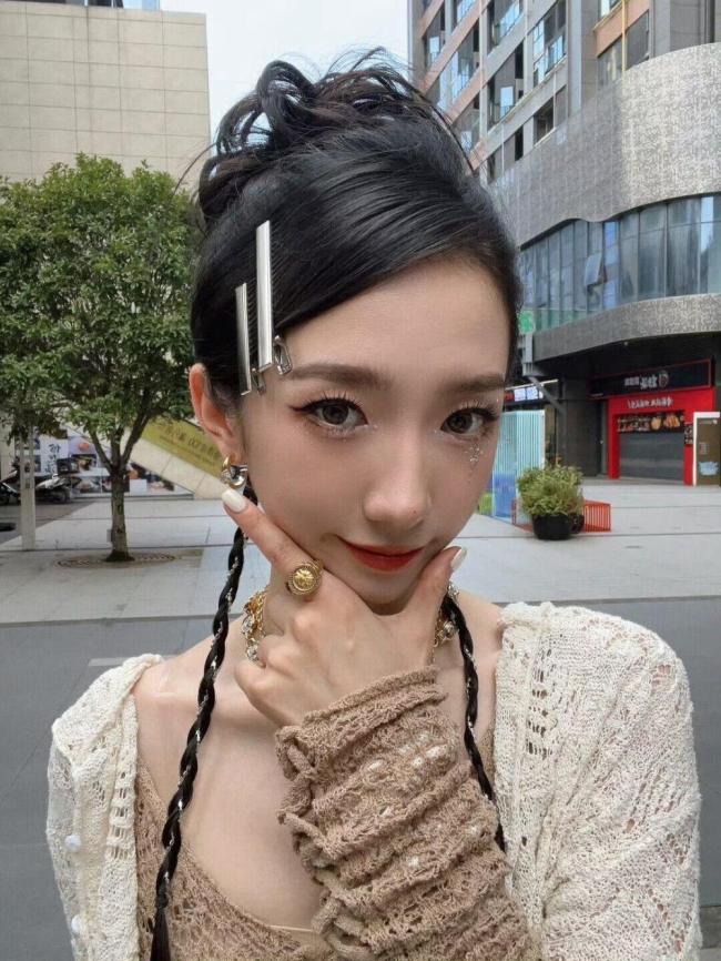 欢瑞世纪官宣8位新人遭吐槽,吓得官微关闭评论!