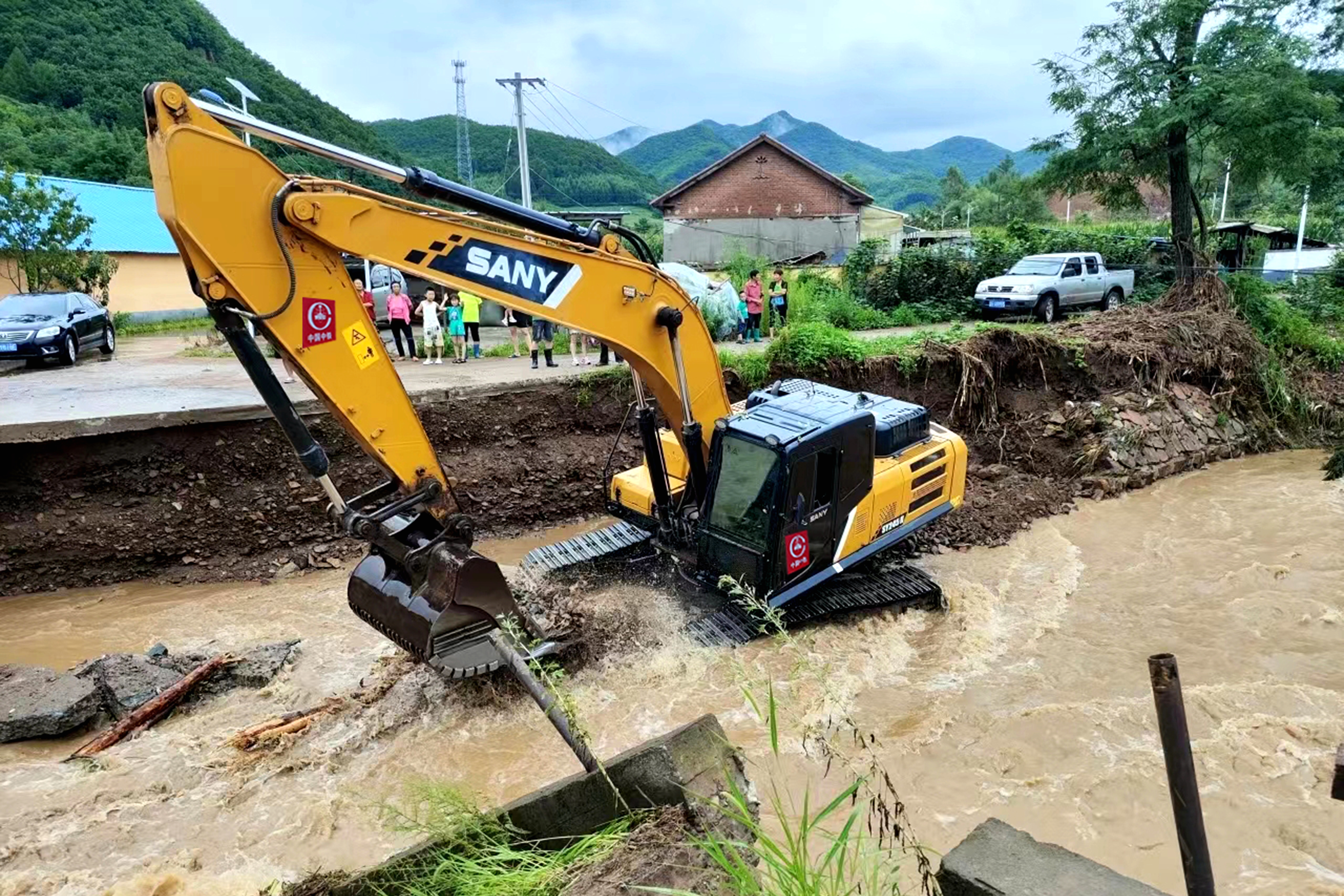 5.中铁九局七公司本桓高速项目河道清淤.jpg 5.中铁九局七公司本桓高速项目河道清淤.jpg