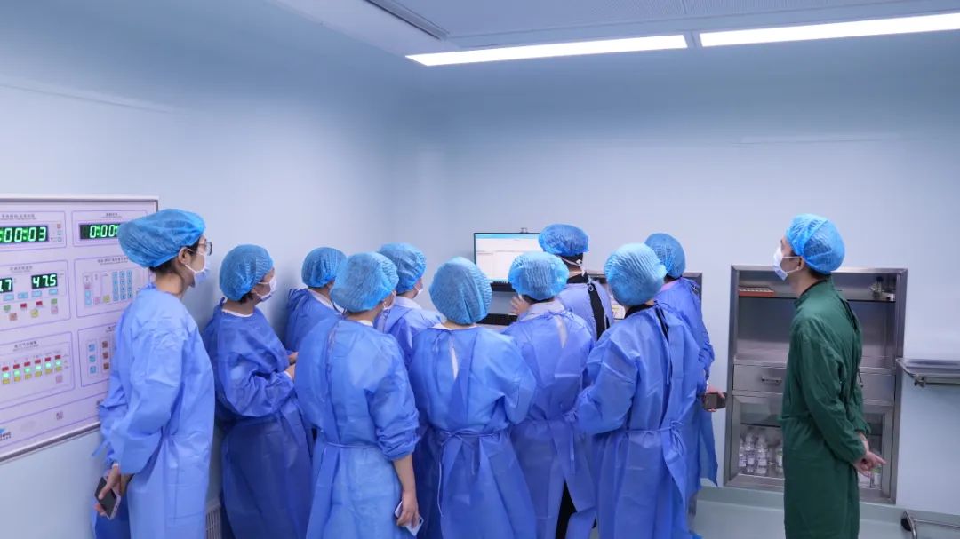 手术室参观.JPG