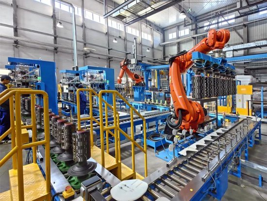 图为碳纤维系列产品生产线。