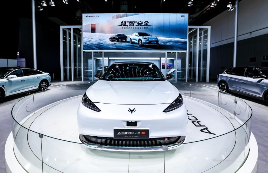 北汽蓝谷资不抵债:净资产﹣53.75亿元,华为能否助力极狐脱困?