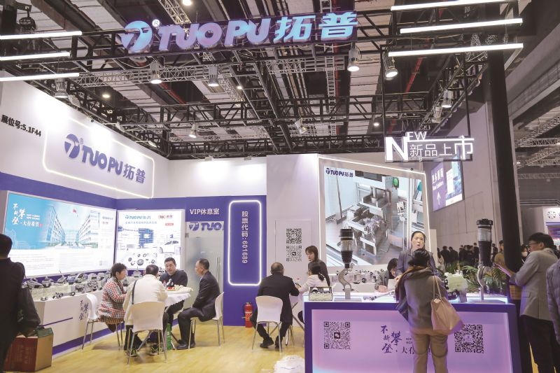 拓普集团净利21.5亿三年增2.4倍“朋友圈”扩容海外收入占比29.3%