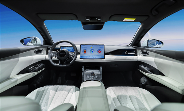 搭载比亚迪第五代DM-i混动海豹06续航曝光:满油满电近2000公里