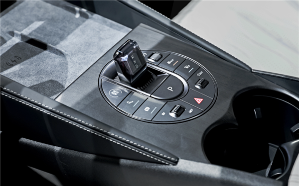 搭载比亚迪第五代DM-i混动海豹06续航曝光:满油满电近2000公里