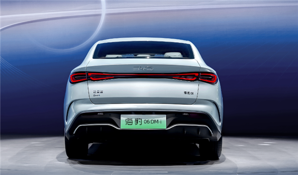 搭载比亚迪第五代DM-i混动海豹06续航曝光:满油满电近2000公里