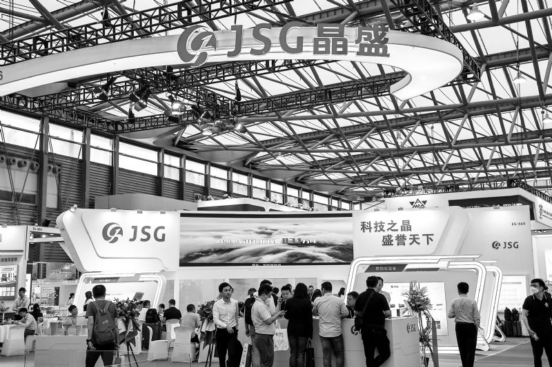 邱敏秀曹建伟师生联手打造440亿龙头晶盛机电净利8年增21倍“A拆A”折戟