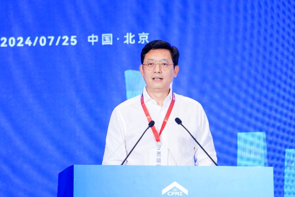 全国物业服务标准化技术委员会副主任、中国物业管理协会标准化建设专业委员会主任、新大正董事长李茂顺发表主题演讲。主办方供图