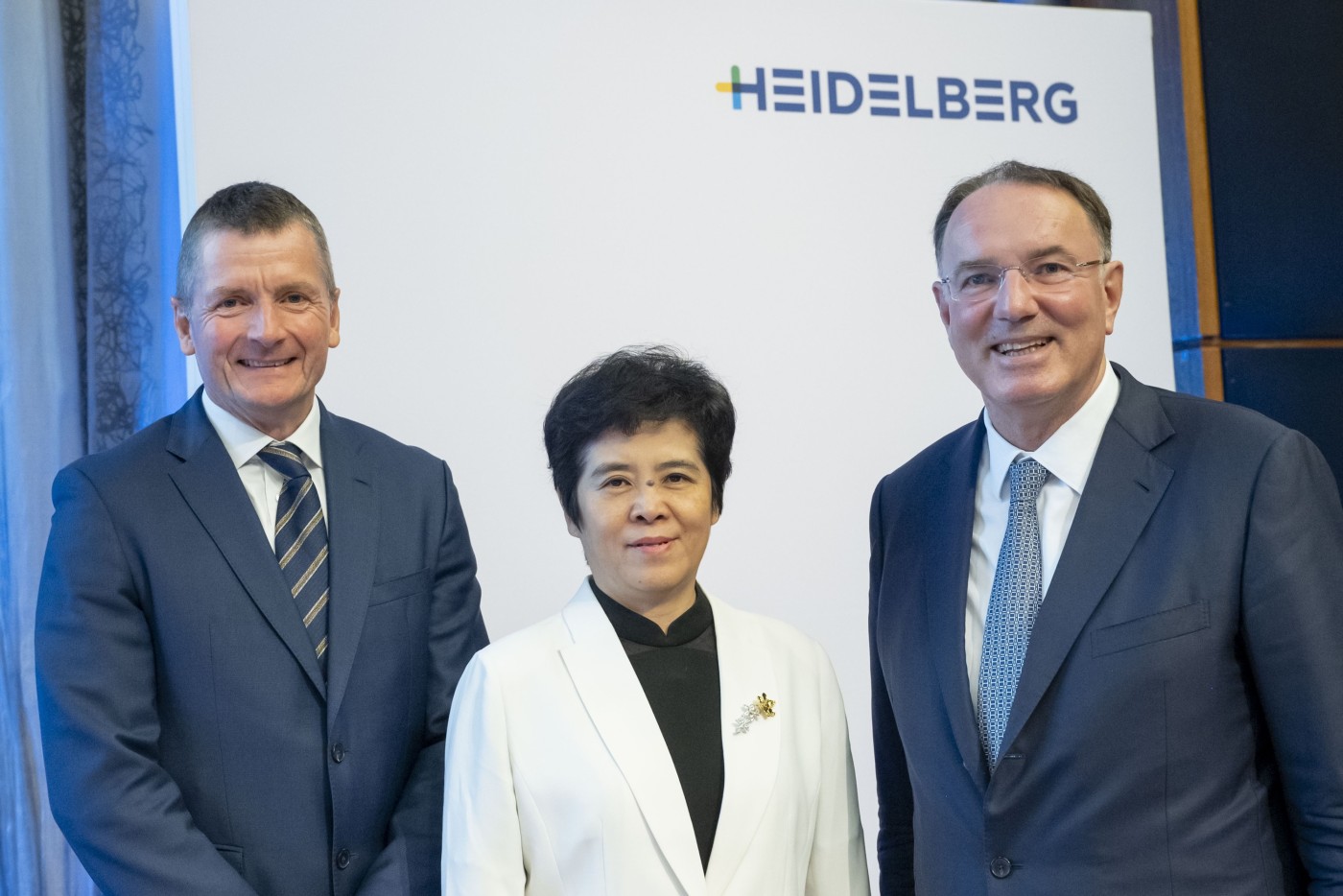 李莉.jpg 李莉.jpg