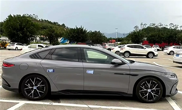 新增激光雷达!2025款比亚迪汉实车曝光:预扣提车价最高23万元