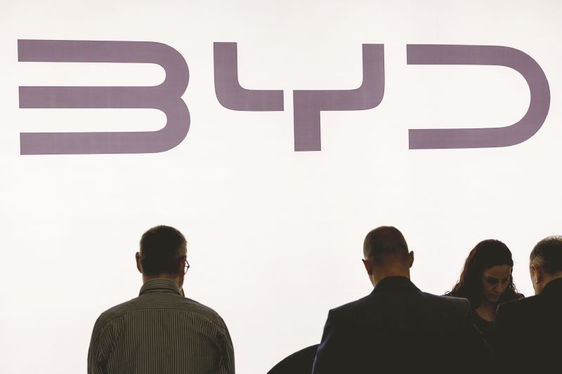 比亚迪销量高增否认400万辆目标近七月股价涨50%高管罕见组团增持