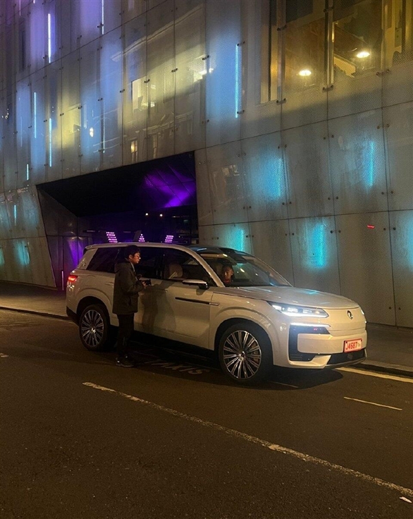 路虎揽胜同级比亚迪又一旗舰SUV:腾势N9实车海外曝光