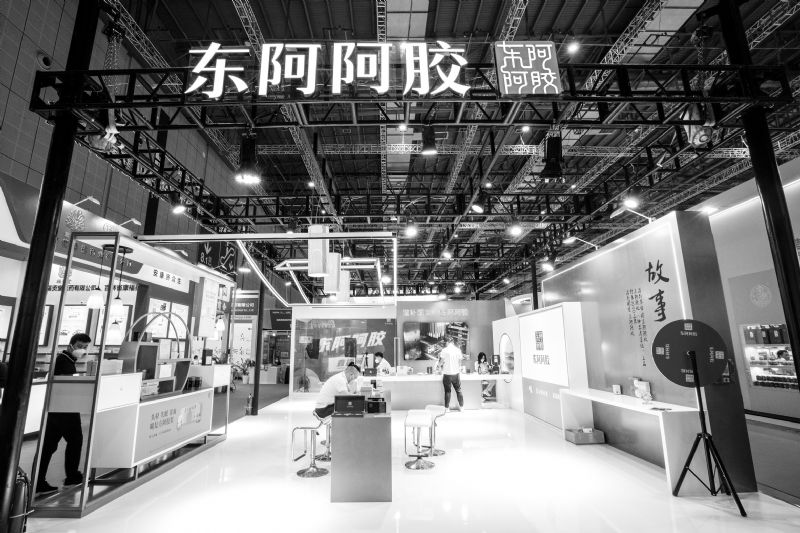 东阿阿胶持续向好前三季预盈11亿负债率18%连续四年半分红率超96%