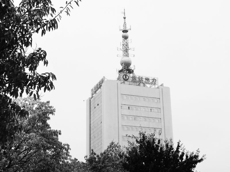 长江电力六水电站发电量增近16%股价年内涨30%市值站上7000亿