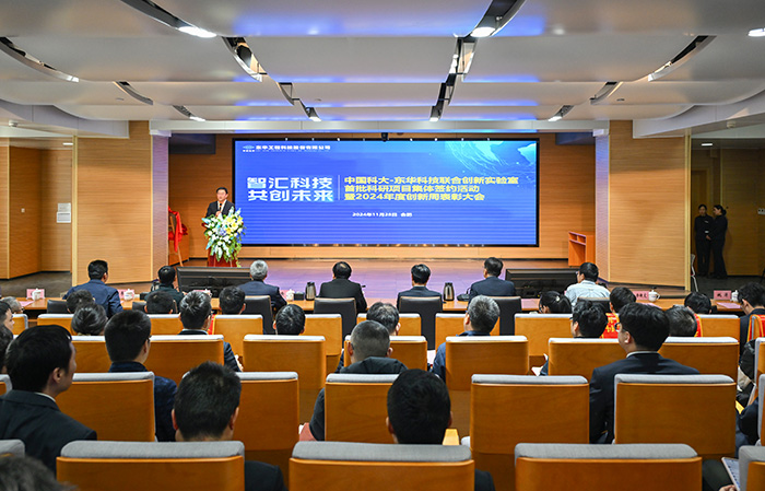 大会现场。张清华摄