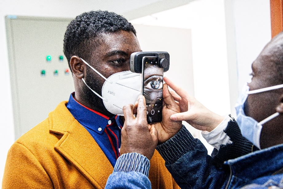 何氏眼科获评第三届“新华信用金兰杯”社会责任优秀案例