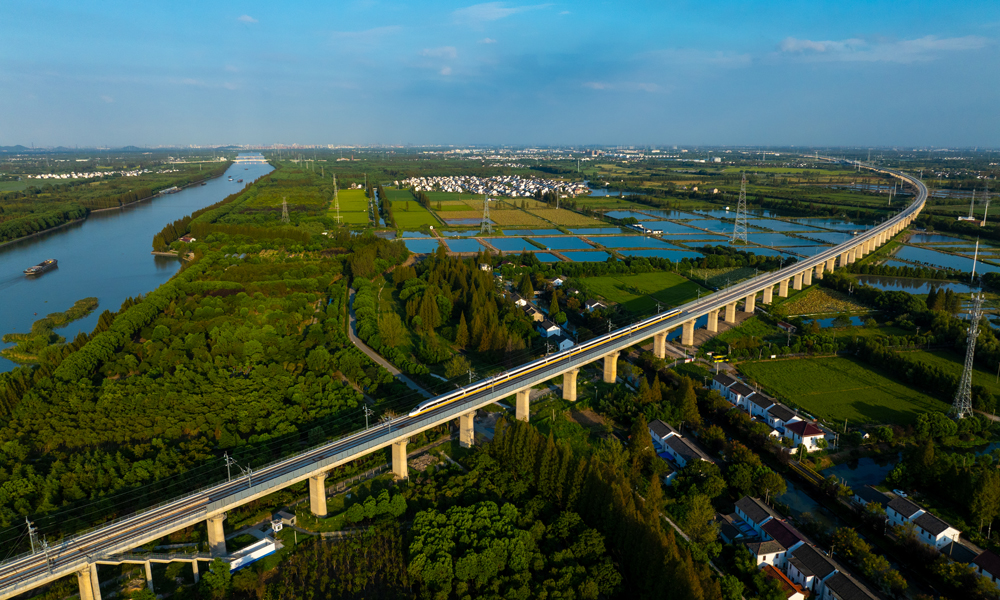 գйһ֡֡֡ʮ֡ݾֵȲνĻպʽͨӪͨϺվ55ӿɴ·Ӫҵͻ1.5պ·ȫԼ163ʱ350վ8պǳһ廯ʩͨشĿҲǳǸǿصĿ