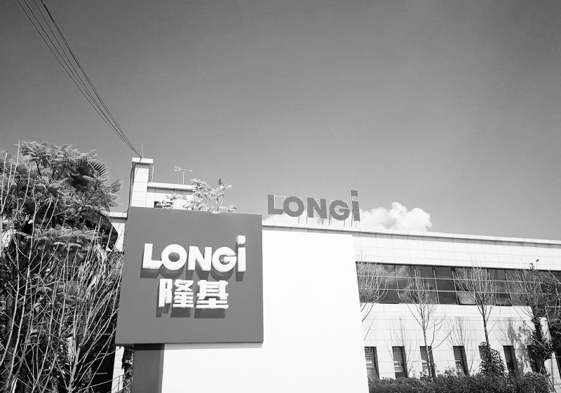 隆基绿能全年预亏超82亿近11年首次年投77亿研发BC二代技术等连续突破