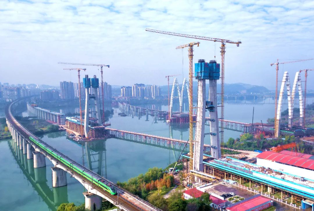 天空、建筑、曲线、建筑、玻璃、窗户、结构、云、反射、仰视、钢铁、现代、线条、城市、蓝色、框架、清洁、全球、公司、互联网 8eee73542002dddf81fddf5335673c0a.jpg