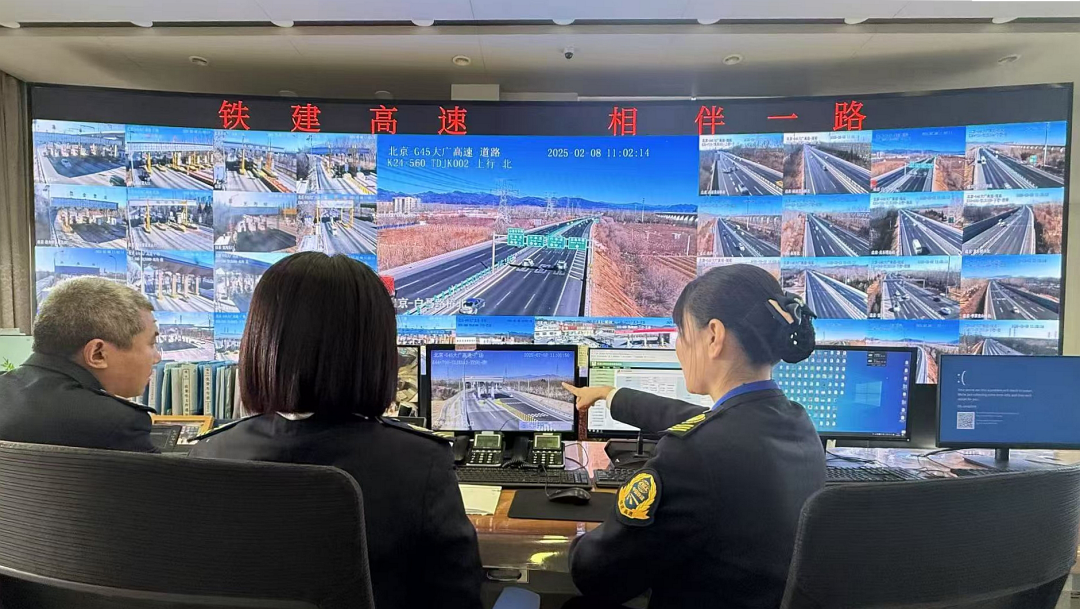 天空、建筑、曲线、建筑、玻璃、窗户、结构、云、反射、仰视、钢铁、现代、线条、城市、蓝色、框架、清洁、全球、公司、互联网 1.运营调度指挥.jpg