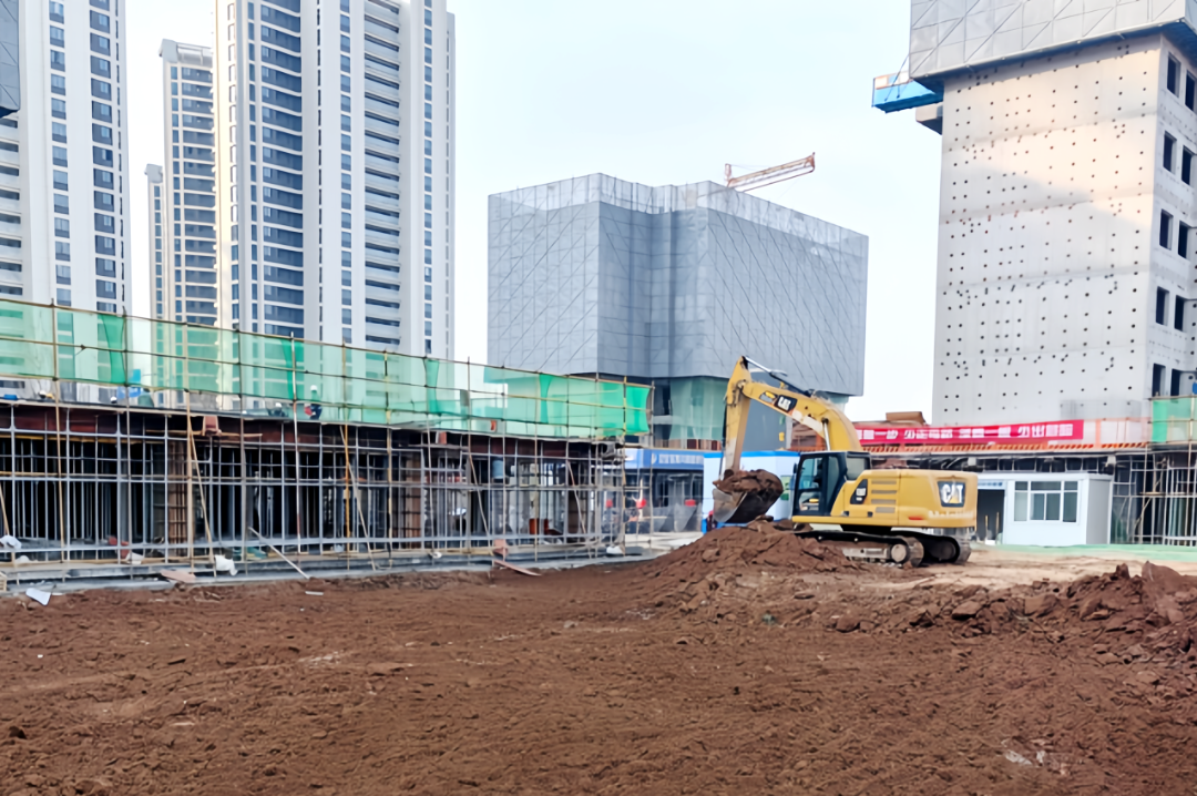 天空、建筑、曲线、建筑、玻璃、窗户、结构、云、反射、仰视、钢铁、现代、线条、城市、蓝色、框架、清洁、全球、公司、互联网 中铁地产华中公司西安樽樾项目复工大干现场 2.png