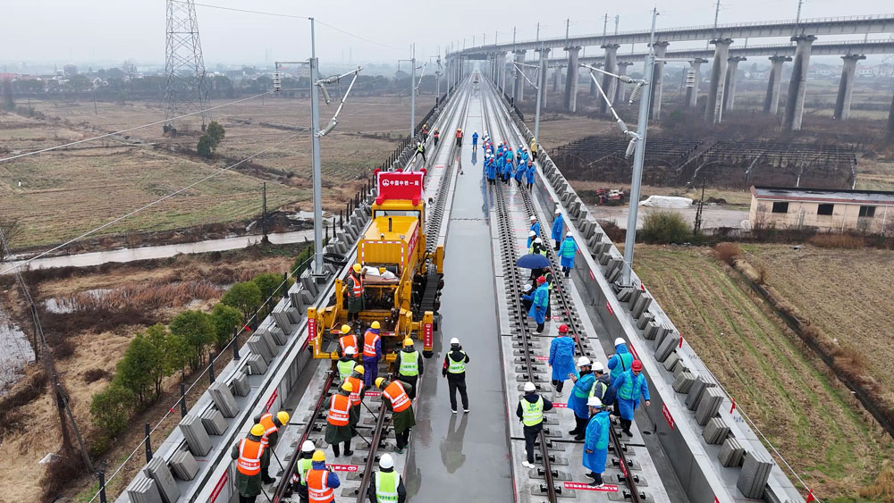 215գڸشŽӹ㣬һֲνĲŸϲվμ·п̹ͨͨϲվʽ뾩۸ӶΡ뾩۸ʵֿٻͨŸ·ȫ138ʱ350пͨȫ21.177δ·ͨ󣬺߿гϲվֱӾϲվ