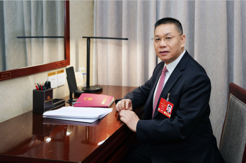 “现行专利制度制约中国药企参与国际竞争”——全国人大代表、华海药业总裁陈保华呼吁增设药品专利“出口豁免”|两会声音 “现行专利制度制约中国药企参与国际竞争”——全国人大代表、华海药业总裁陈保华呼吁增设药品专利“出口豁免”|两会声音