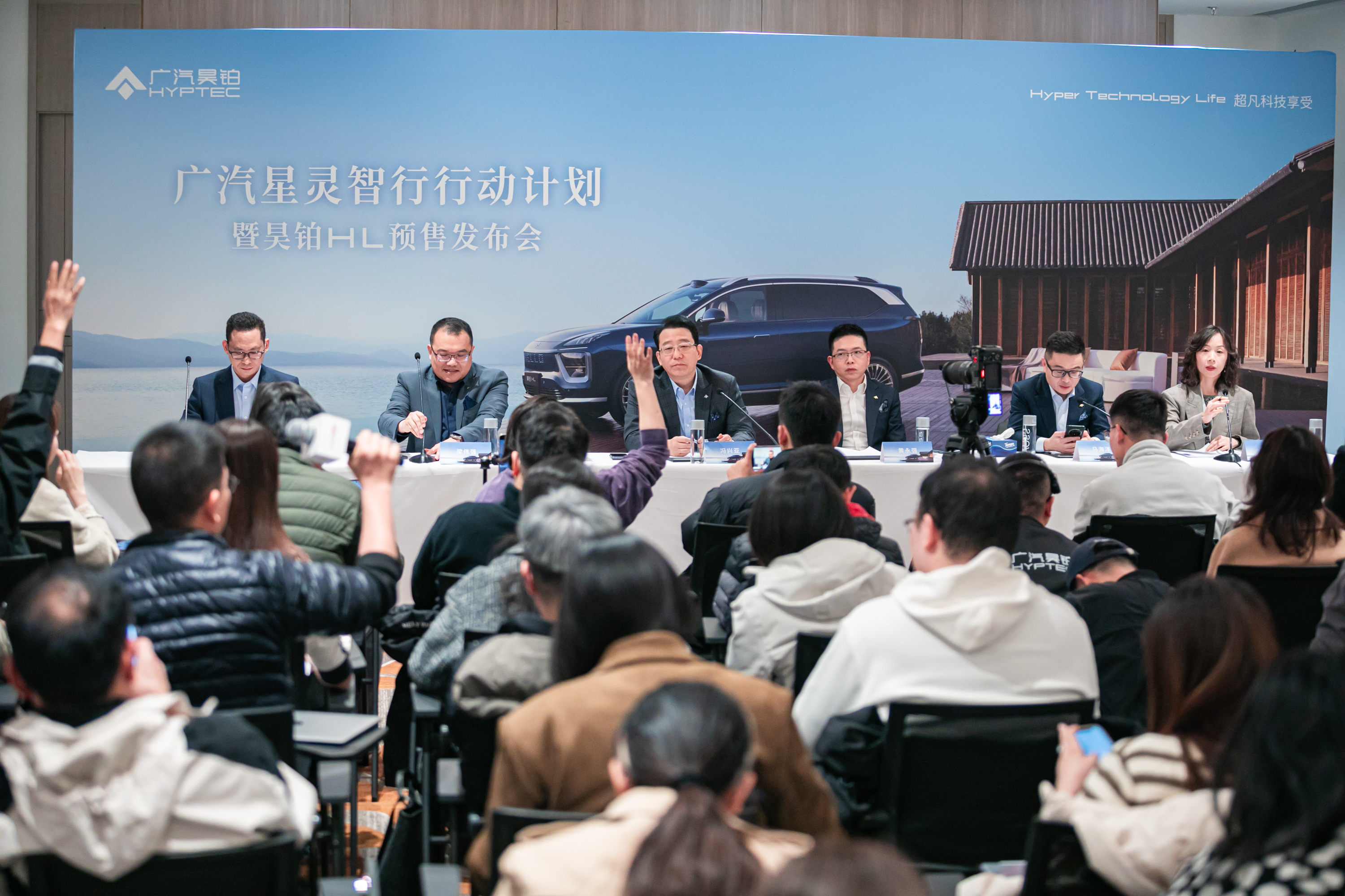 1742453216945547.jpg 群访合影1.jpg