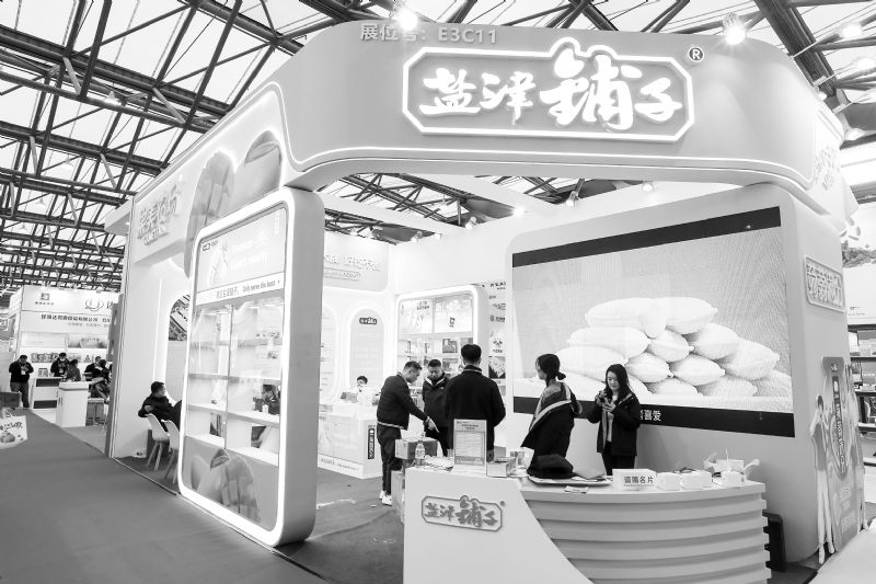 盐津铺子转型升级净利6.4亿创新高出海战略显成效海外营收增198倍