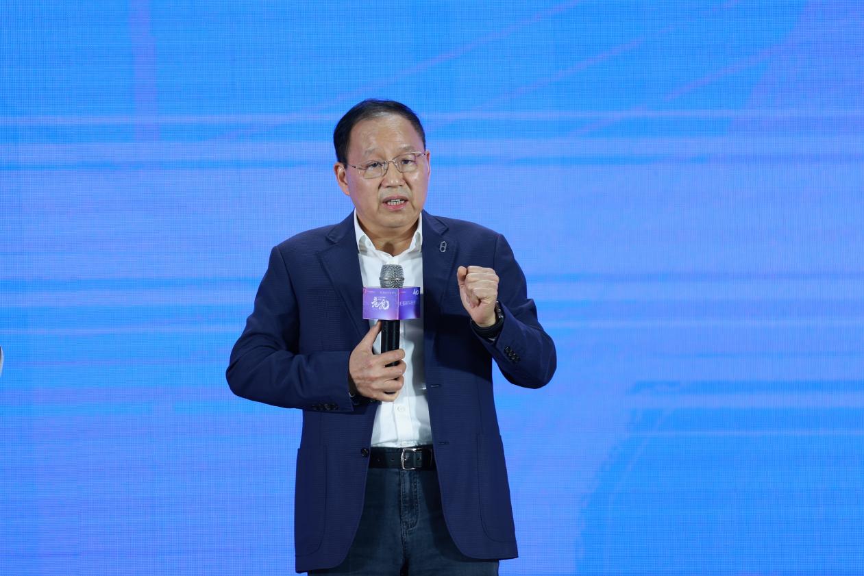 未来汽车先行者大会大咖云集张兴海再次强调“安全是最大的豪华”