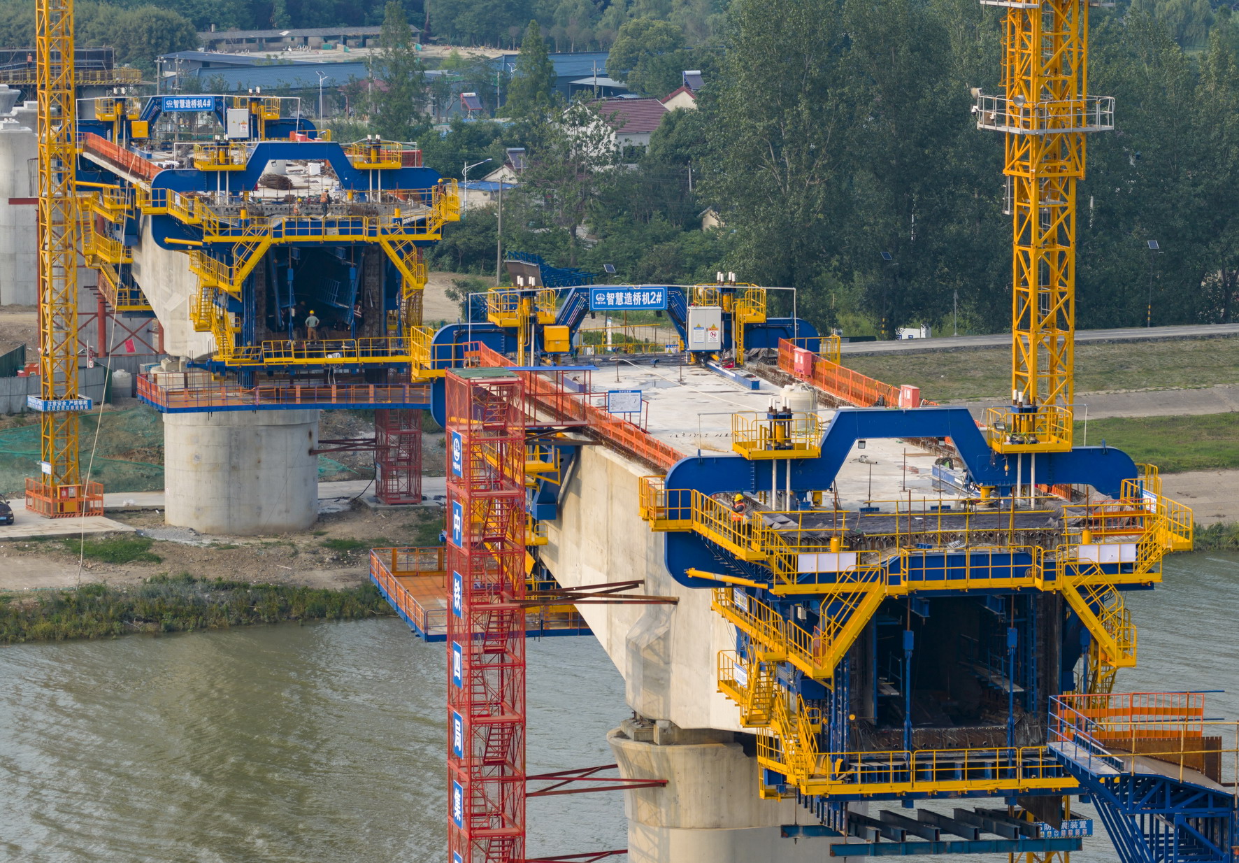 智慧造桥机正在助力宁淮铁路桥梁建设提速.jpg 智慧造桥机正在助力宁淮铁路桥梁建设提速.jpg