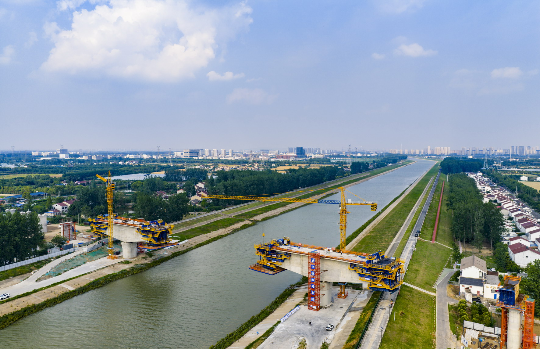 智慧造桥机正在助力宁淮铁路桥梁建设提速.jpg 智慧造桥机正在助力宁淮铁路桥梁建设提速.jpg