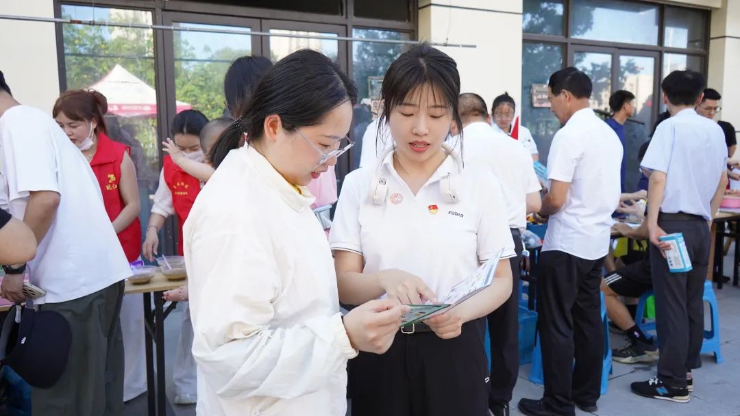 志愿服务.jpg 志愿服务.jpg