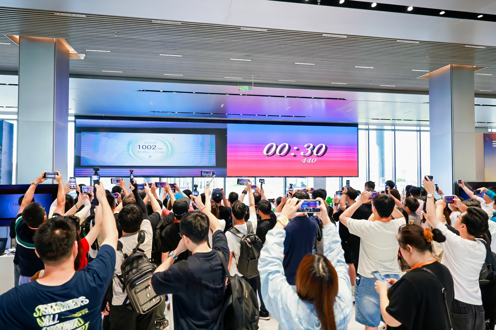 比亚迪汉家族交付破百万，汉L赛道体验日引爆性能狂欢