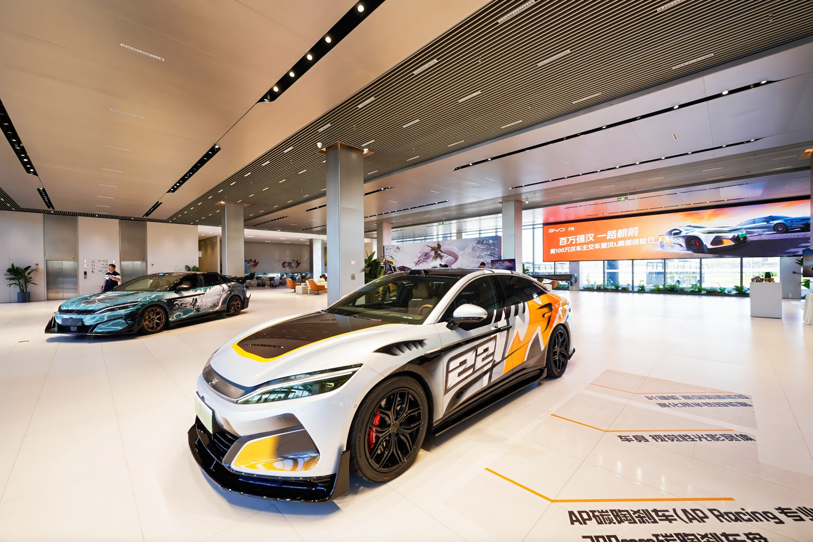 比亚迪汉家族交付破百万，汉L赛道体验日引爆性能狂欢